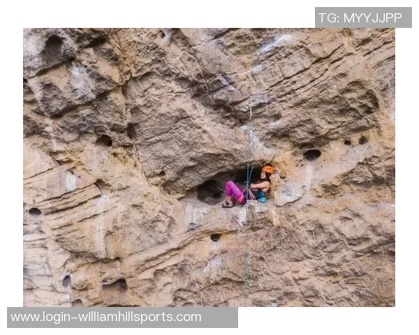 探索攀岩的魅力与挑战赵娜的运动深度对话与人生感悟 探索攀岩的魅力与挑战赵娜的运动深度对话与人生感悟